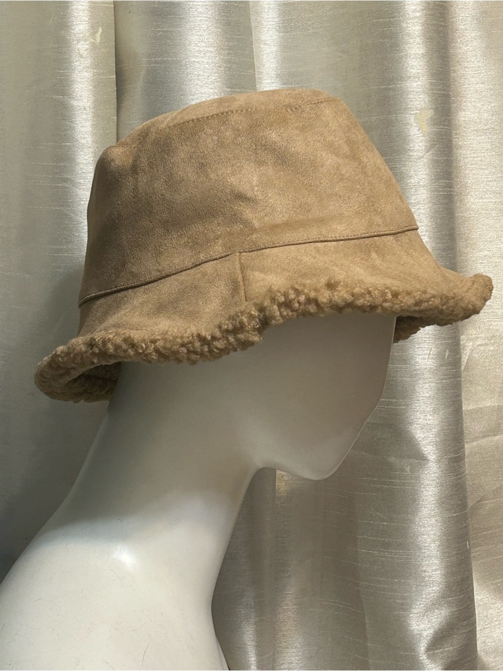 VIRGINIA WOLF REVERSIBLE BUCKET HAT